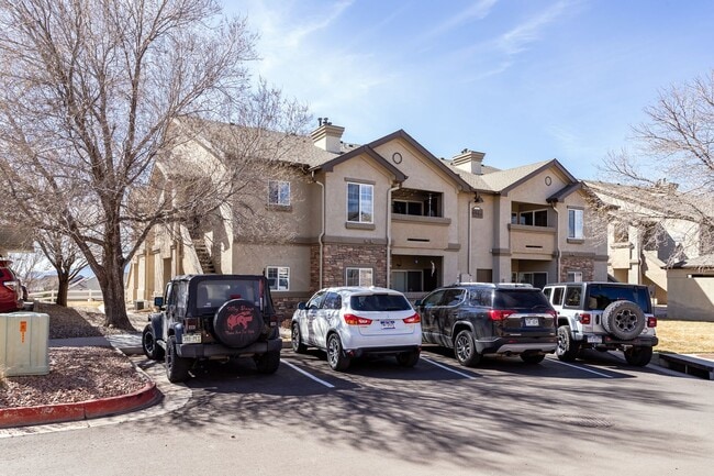 Building Photo - Beautiful upper-level condo in gated community!!!