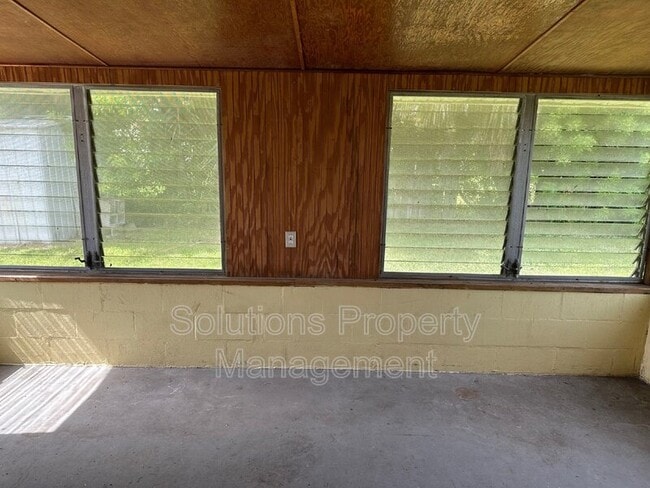 Building Photo - 409 4th Pl