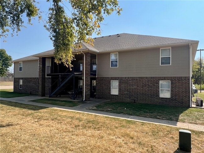 Building Photo - 123 Sadie Ln
