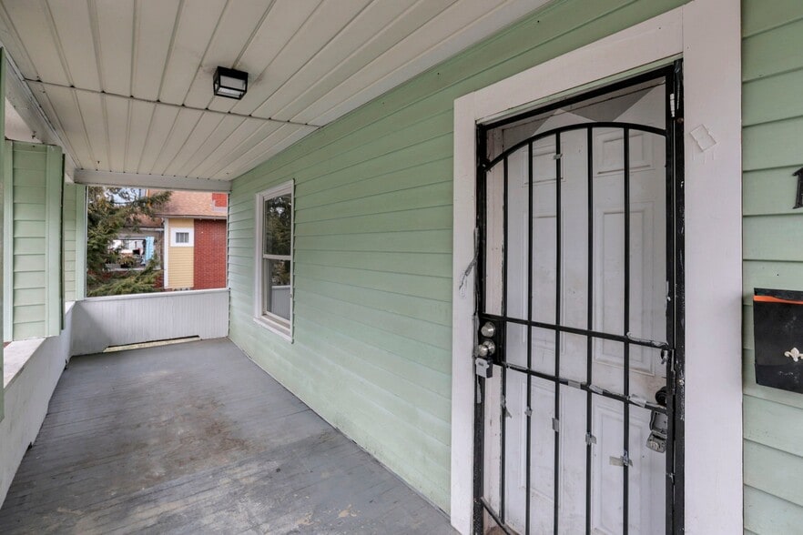 Building Photo - 1430 Kenmore Rd