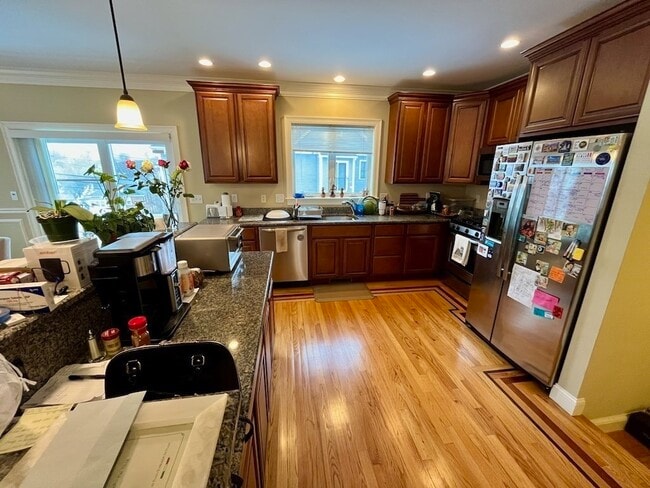 Building Photo - 122 Forest St