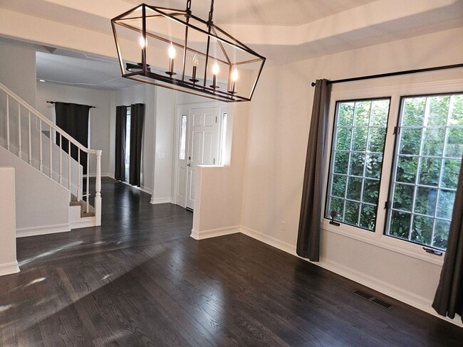 Building Photo - Stunning 4 Bed 3 Bath Naglee Park Home Nes...