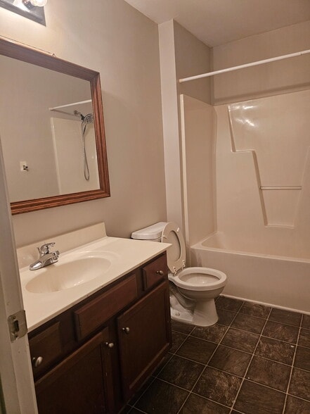Building Photo - 650 Ganyard Farm Way
