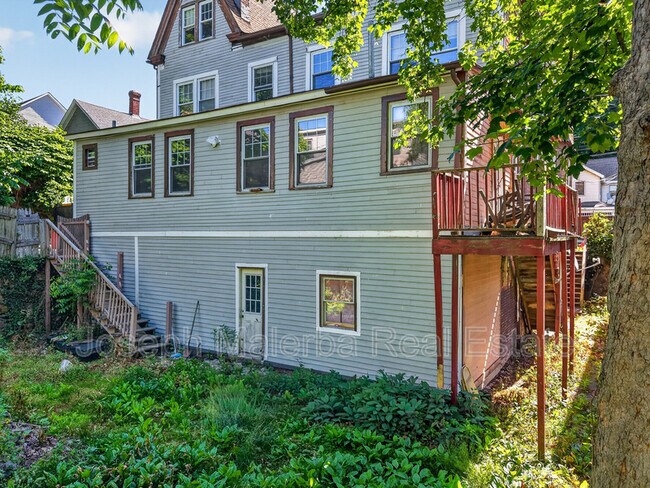 Building Photo - 195 Laurel Hill Ave