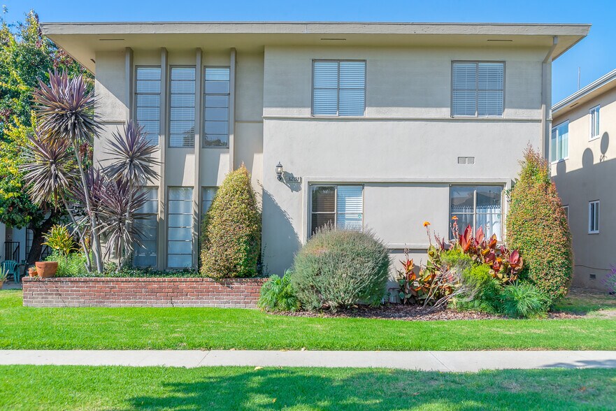 Building Photo - 3201 S Barrington Ave