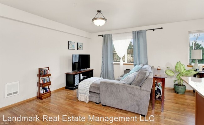Building Photo - 611-631 Paloma Ln