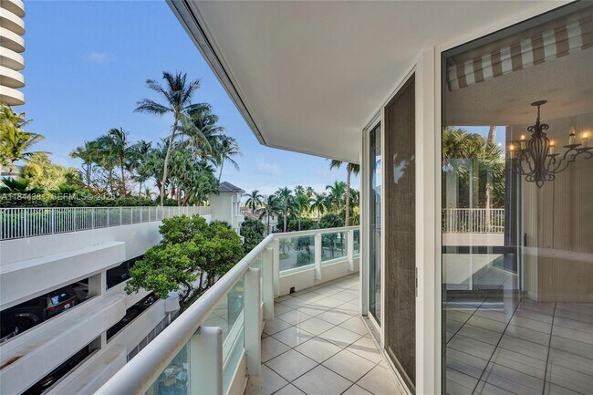 Building Photo - 21150 Point Pl