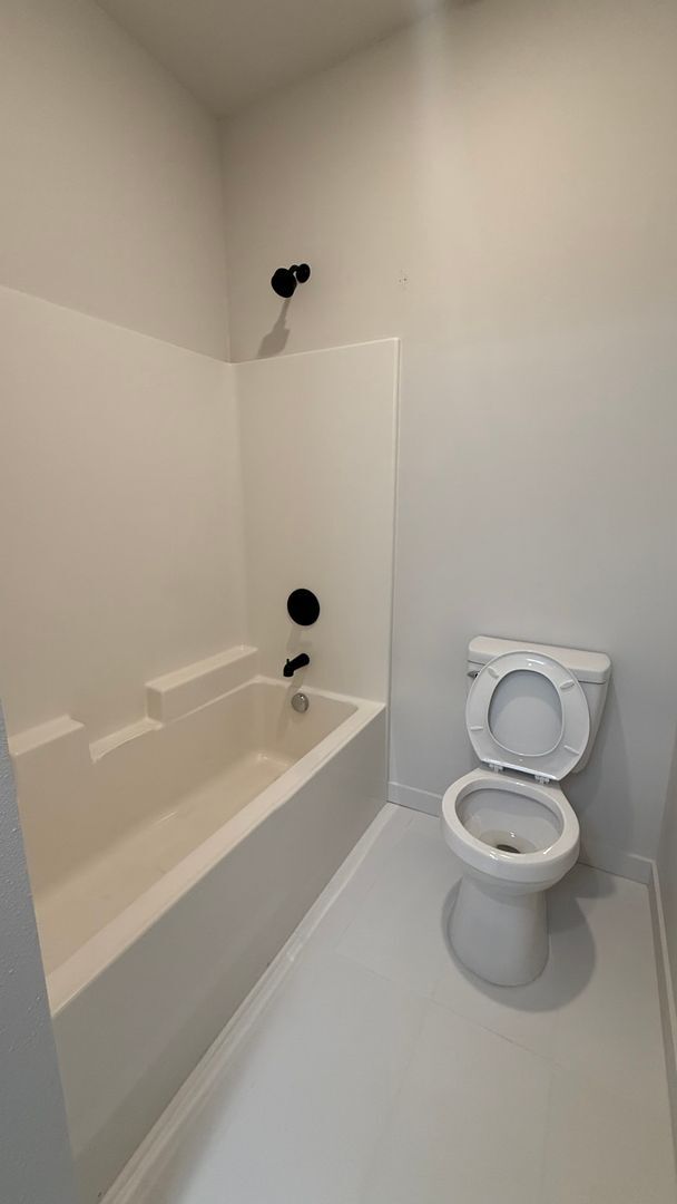 Building Photo - Modern 2-Bedroom Apartment in Gated N Port...