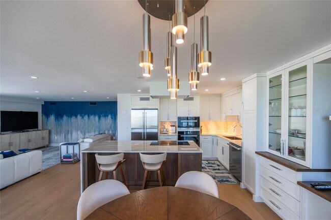 Building Photo - 770 S Palm Ave