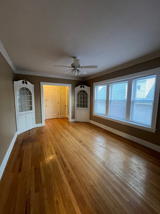 Building Photo - 1022 N Menard Ave