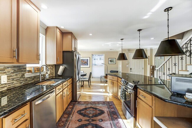 Building Photo - (Coming Soon) Fully Furnished Condo Uptown!!