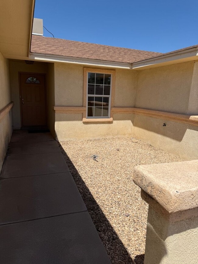 Building Photo - 2425 Bugatti Dr