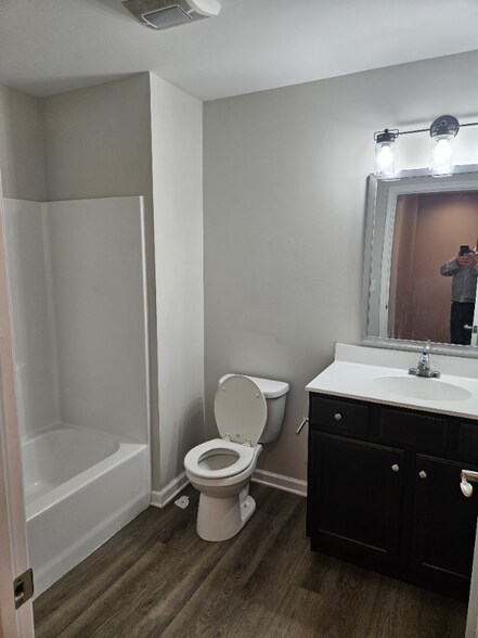 Building Photo - 427 W Main St