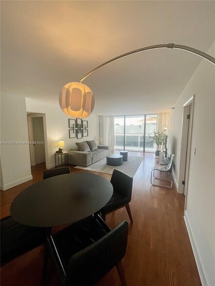 Building Photo - 20505 E Country Club Dr