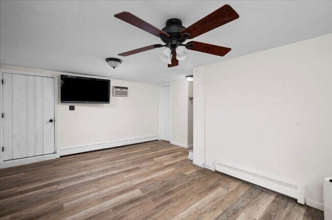 Building Photo - Ranch-style residence offers 3 bedrooms an...