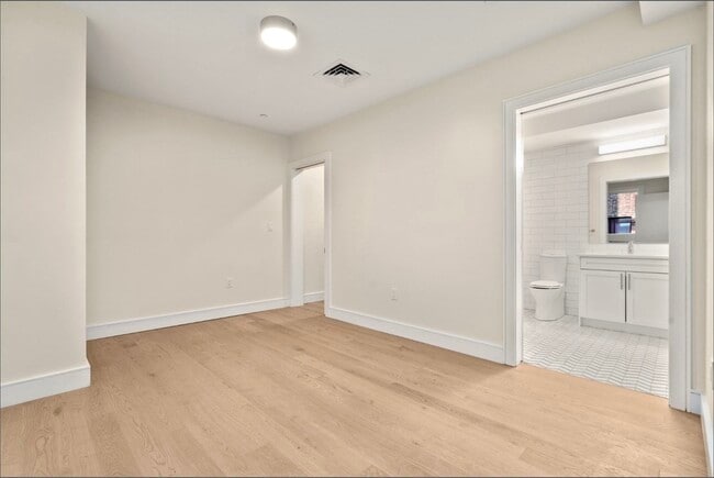 Building Photo - 301 Border St