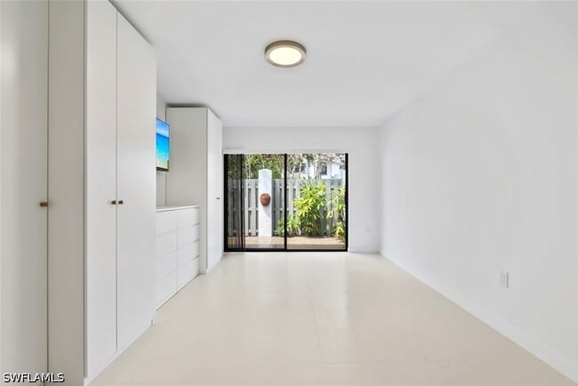 Building Photo - 879 Meadowland Dr