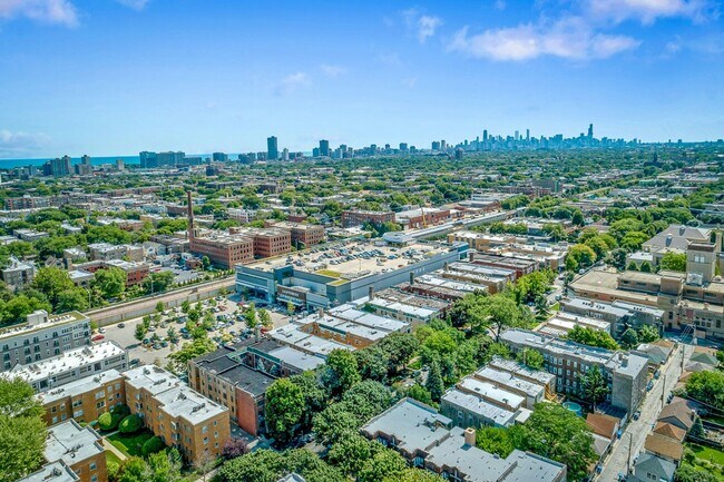 Building Photo - 4837 N Wolcott Ave