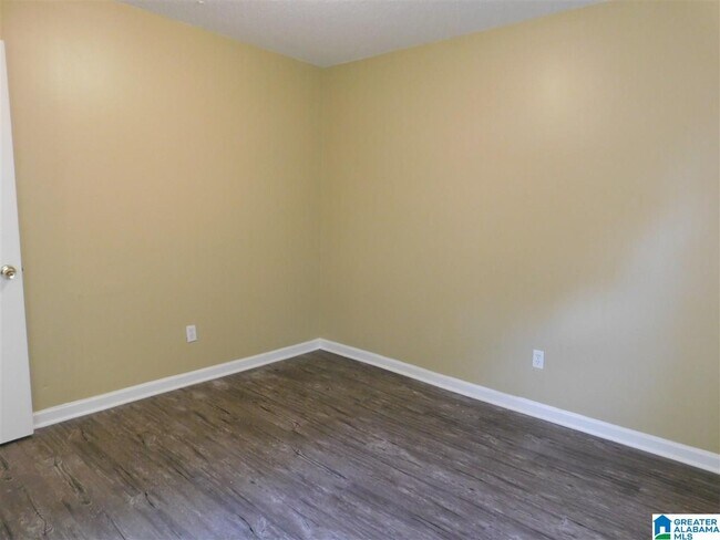 Building Photo - 1112 4th Ave W