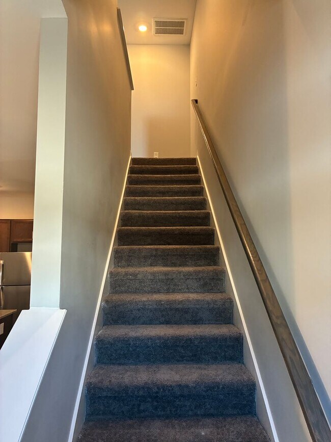 Building Photo - 767 Monroe St