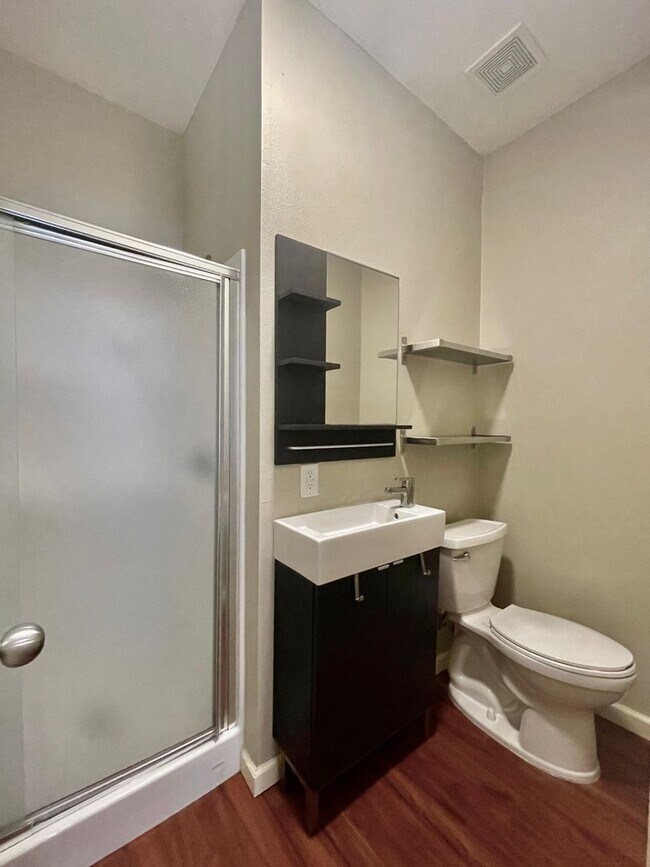 Building Photo - 333 W Hutchison St