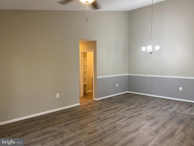 Building Photo - 9949 Grapewood Ct