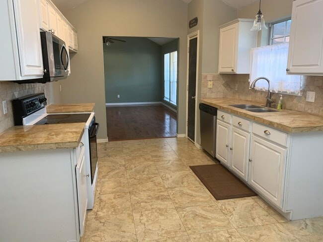 Building Photo - 2705 Jennie Wells Dr