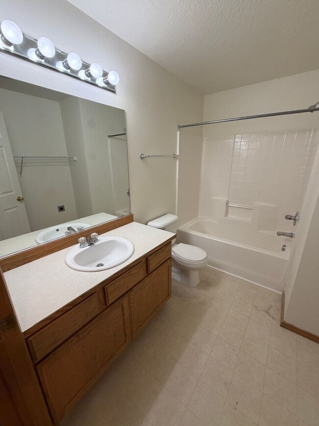 Building Photo - New paint! 4 Bedroom in West Pasco close to Maya Angelou Elementary!