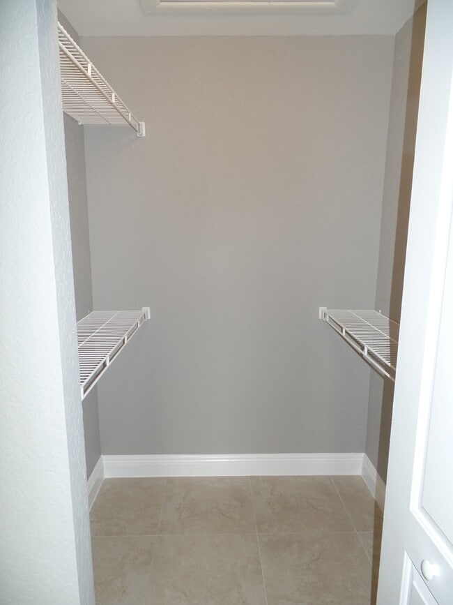 Building Photo - 2851 N Oakland Forest Dr