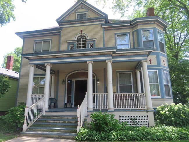 Building Photo - 1241 W Washington Blvd