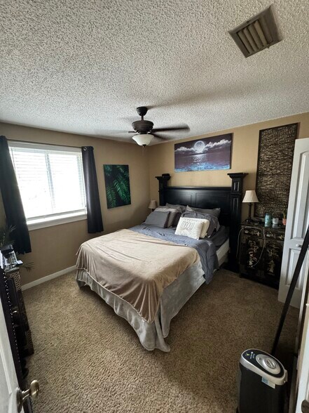 Building Photo - 5204 Beach Dr