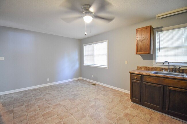 Building Photo - 3 Bedroom and 1.5 Bath Home- Hardwood Floors