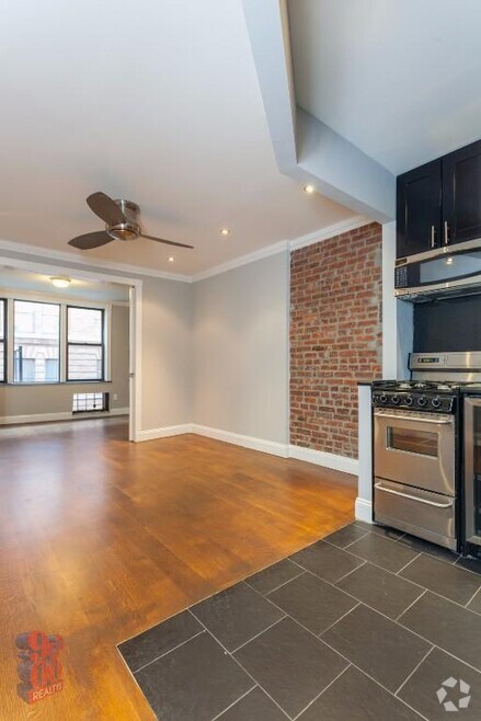 Building Photo - 145 E 26th St