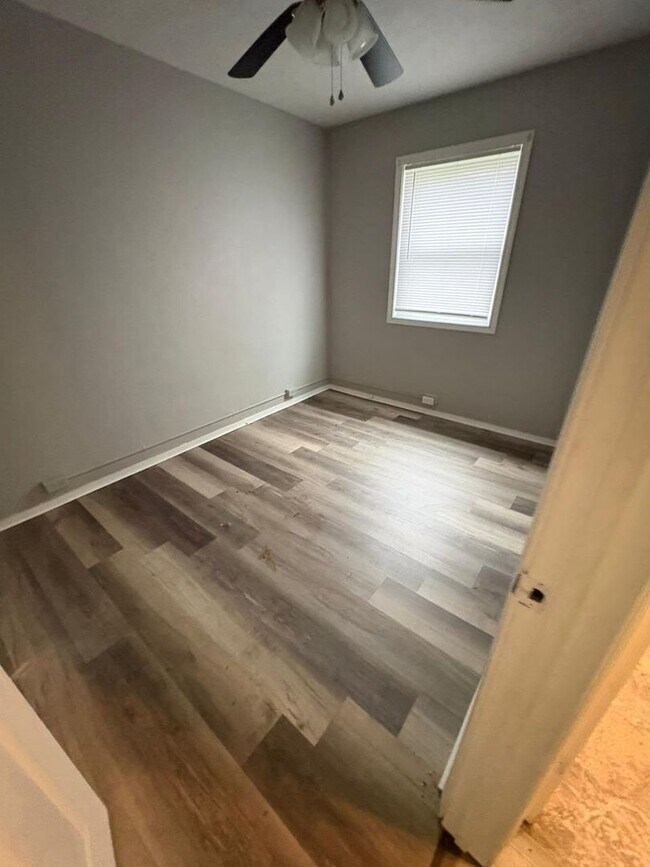 Building Photo - 2-Bedroom, 1-Bathroom Home – $1,055/Month | Accepting Section 8