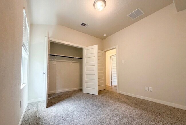 Building Photo - 5549 Madden Ln