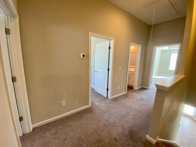 Building Photo - 3 bed/2.5 bath at end unit townhome in Berkeley Walk at Savannah Quarters with garage
