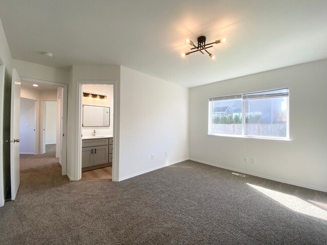 Building Photo - Fully renovated 4 bedroom Auburn Home