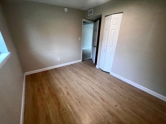 Building Photo - Remodeled 4 Bedroom 2 Bath Home Minutes from Sanford international Airport!