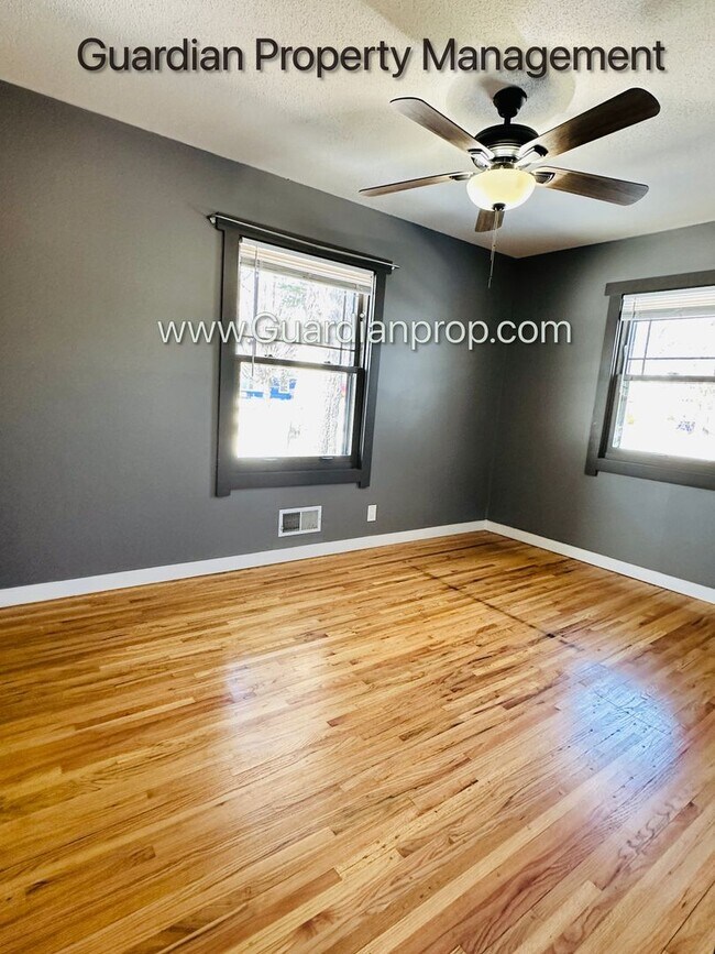 Building Photo - Richfield Single Family Home, Fenced Yard, 2 Car Garage, Dishwasher