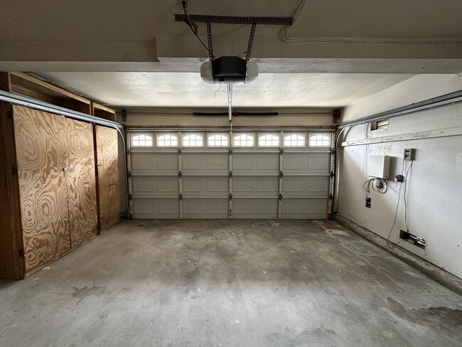 Building Photo - 15819 Antelope Dr