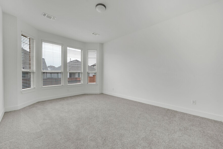 Building Photo - 3729 Paradise Way