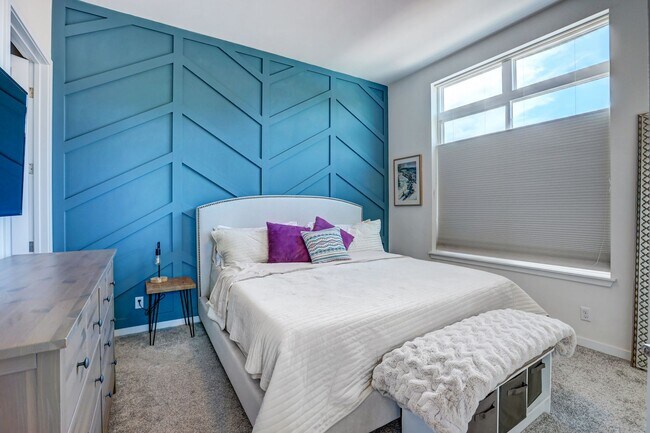 Building Photo - 2 bedroom 2 bath Penthouse apartment in Wa...