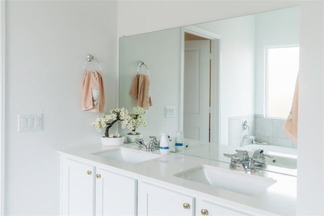 Building Photo - 1404 Aquilla Dr