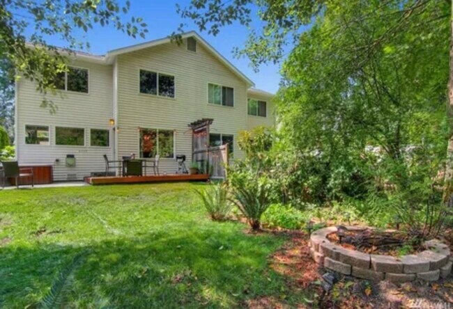 Building Photo - 16815 6th Ave W