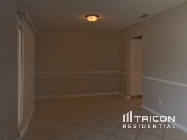 Building Photo - 577 Whittingham Pl