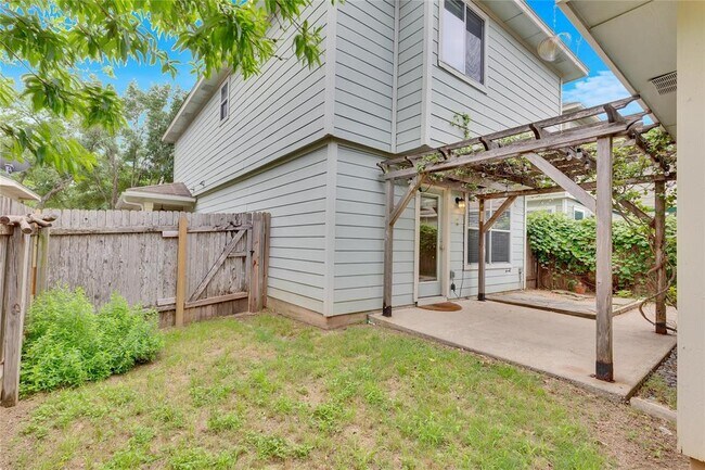 Building Photo - 2212 Melissa Oaks Ln