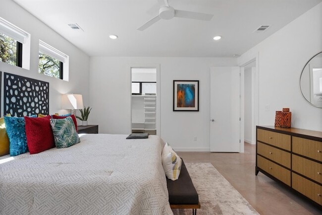 Building Photo - 480A Starlight Village Unit