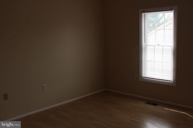 Building Photo - 611 Suffield Dr