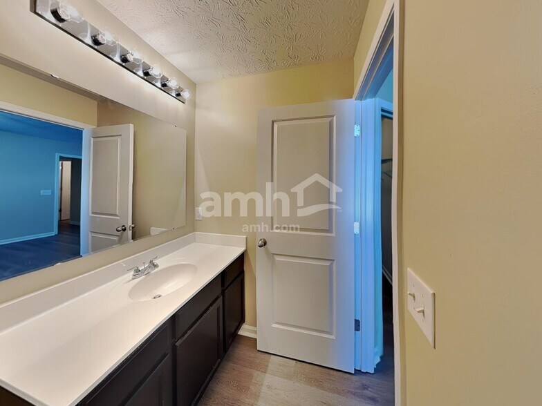 Building Photo - 2266 Boneset Dr