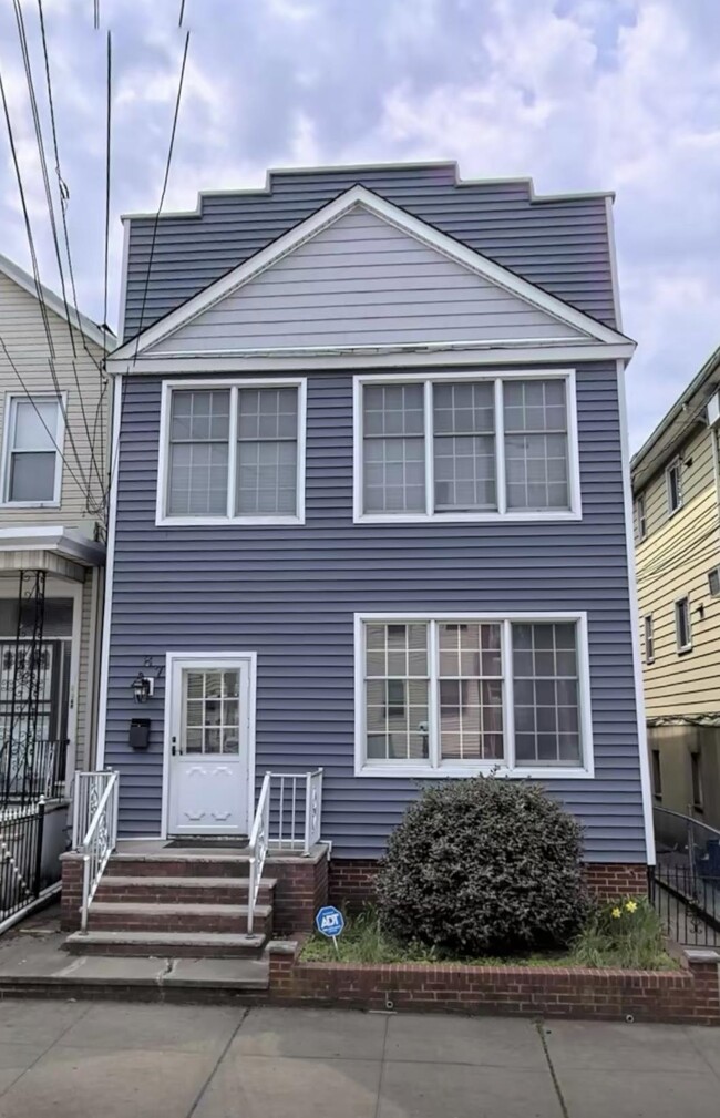 Primary Photo - 87 McAdoo Ave